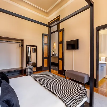 Spacious Modern In דירה *