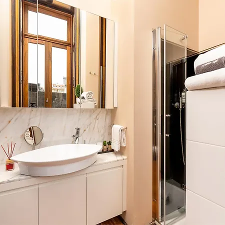 Spacious Modern In شقة