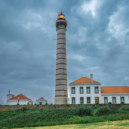 Spacious Modern In *