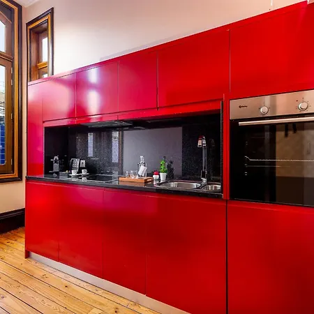 Spacious Modern In بورتو