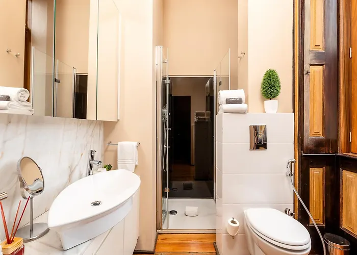 Spacious Modern In *